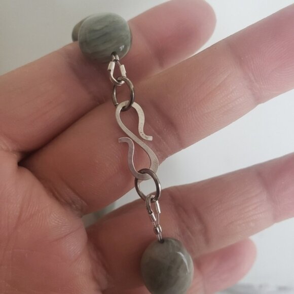 Handmade 18" green line Jasper oval shape necklace and earrings - Picture 4 of 4